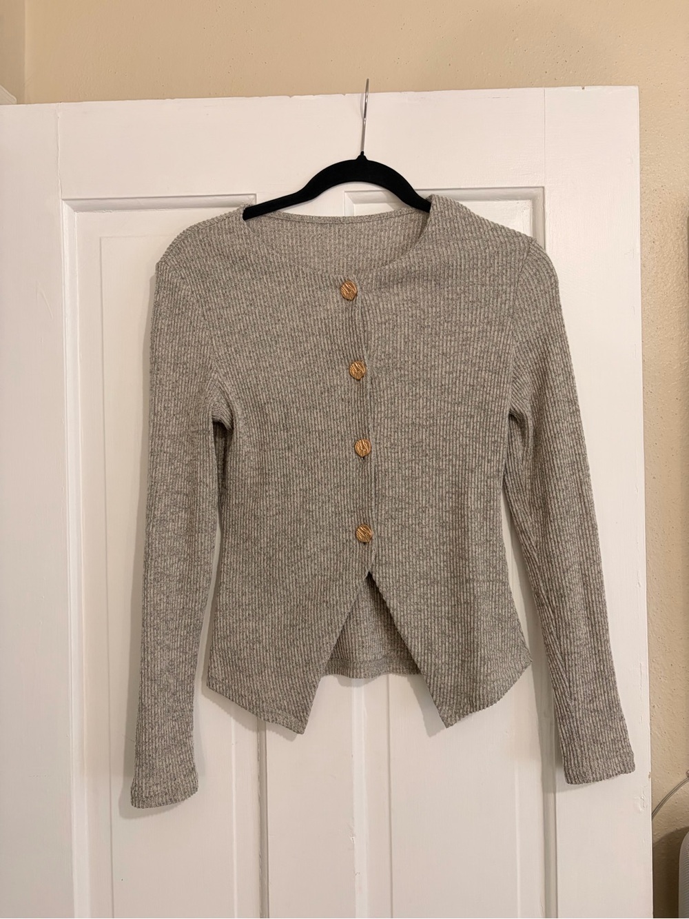 Classic Ribbed Button-Front Women’s Sweater - Light Gray